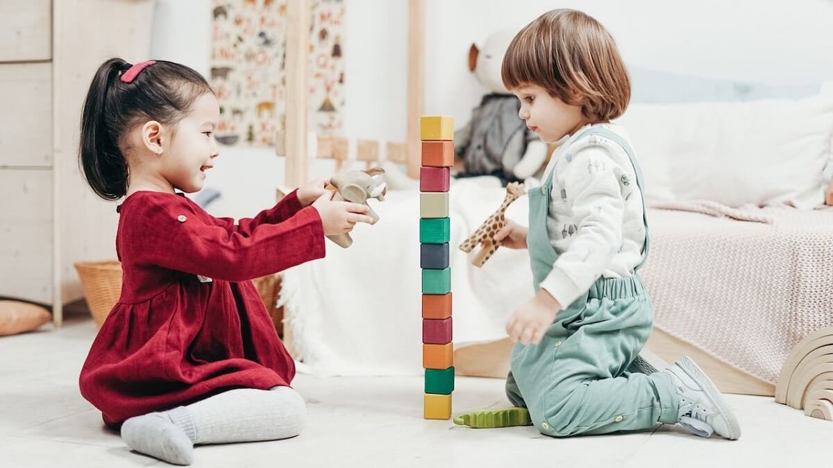 Brinquedos educativos 2 anos: Conheça as melhores dicas! - Mega Kids Moda  Infantil